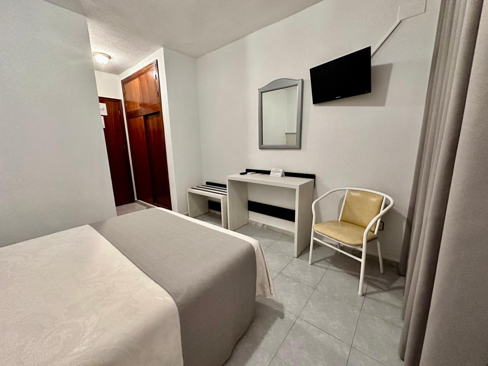 El Paraiso Hotel