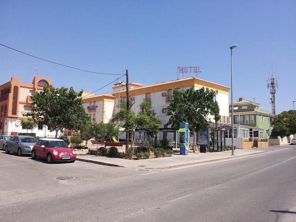 El Paraiso Hotel